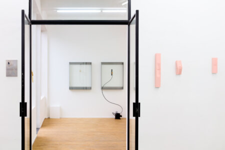 dmw gallery, bram de jonghe, exhibition, apres nous les mouches, sculpture, we document art