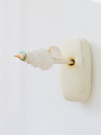 dmw gallery, bram de jonghe, exhibition, apres nous les mouches, sculpture, we document art